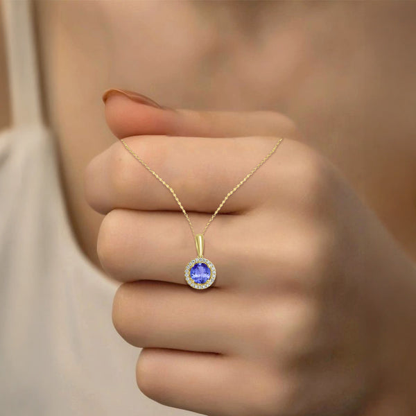 0.7ct Round Tanzanite Pendant with 0.089 cttw Diamond
