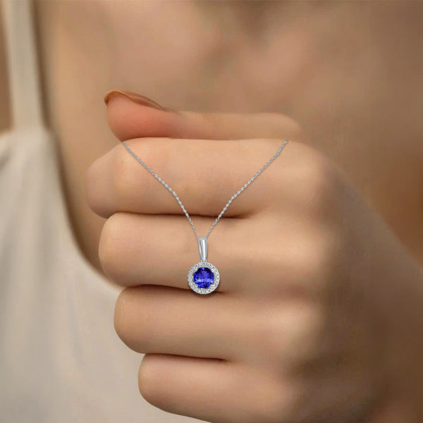0.7ct Round Tanzanite Pendant with 0.089 cttw Diamond