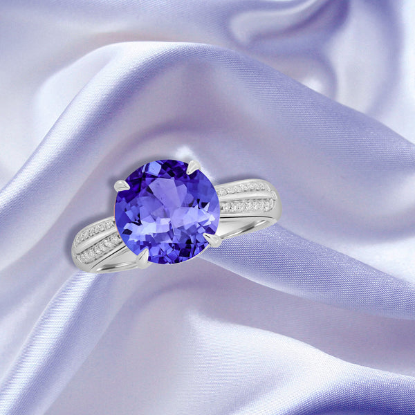 5ct Round Tanzanite Ring with 0.13 cttw Diamond