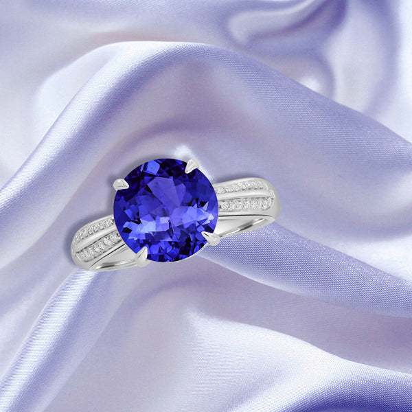 5ct Round Tanzanite Ring with 0.13 cttw Diamond