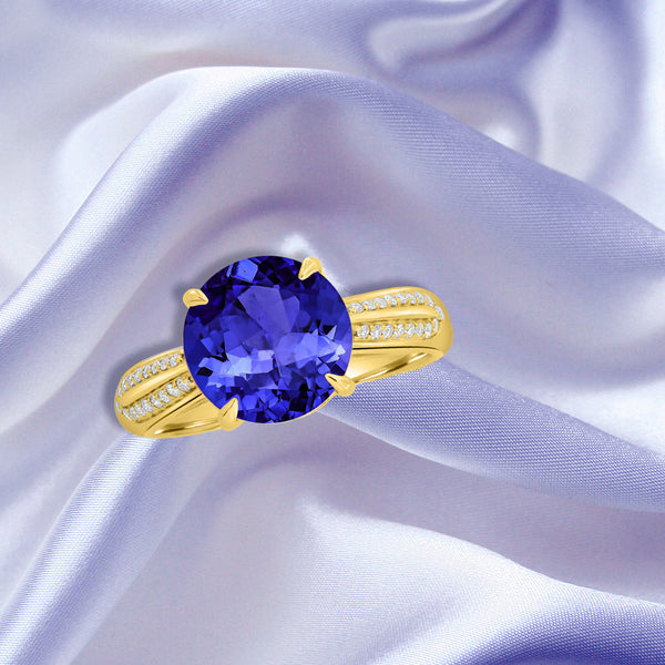 5ct Round Tanzanite Ring with 0.13 cttw Diamond