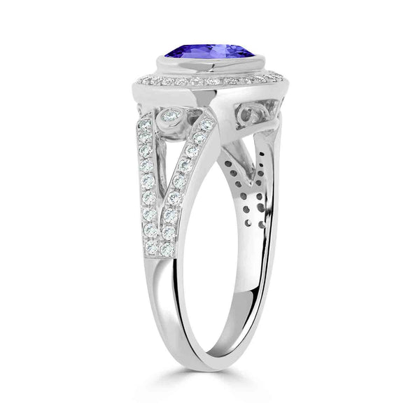 1.4ct Round Tanzanite Ring with 0.4 cttw Diamond