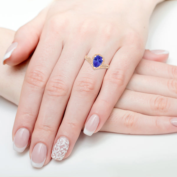 2.05ct Pear Shape Tanzanite Ring with 0.4 cttw Diamond