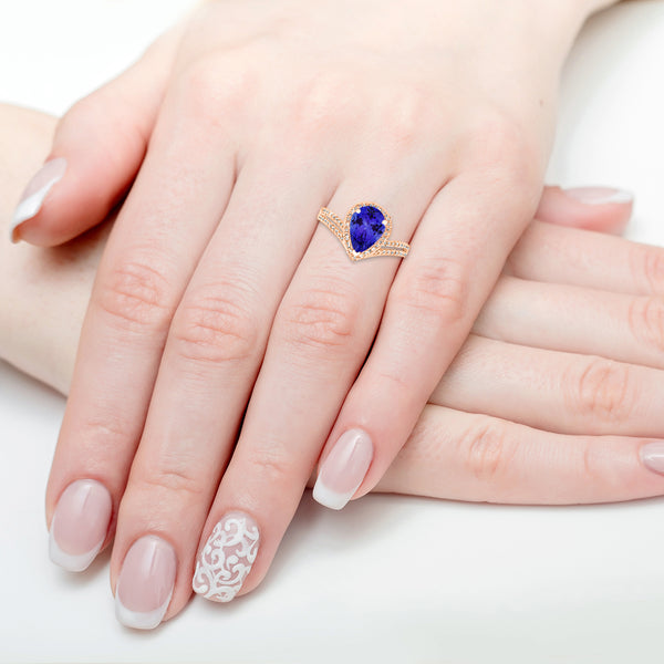 2.05ct Pear Shape Tanzanite Ring with 0.4 cttw Diamond